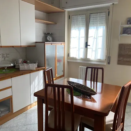Allegrhouse: Intero Apartman